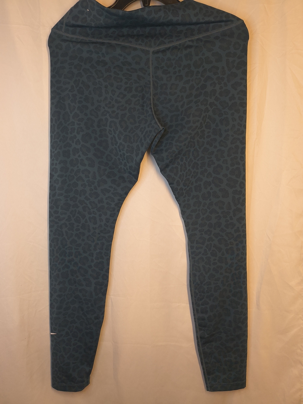 NIKE ONE DRI-FIT MID RISE LEOPARD PRINT LEGGINGS GREEN - Picture 5 of 5